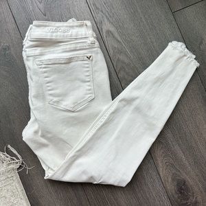 VIGOSS - WHITE Marley Mid Rise Skinny Jean